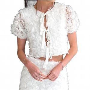 NEW BRIGHT bouquet of roses top in white